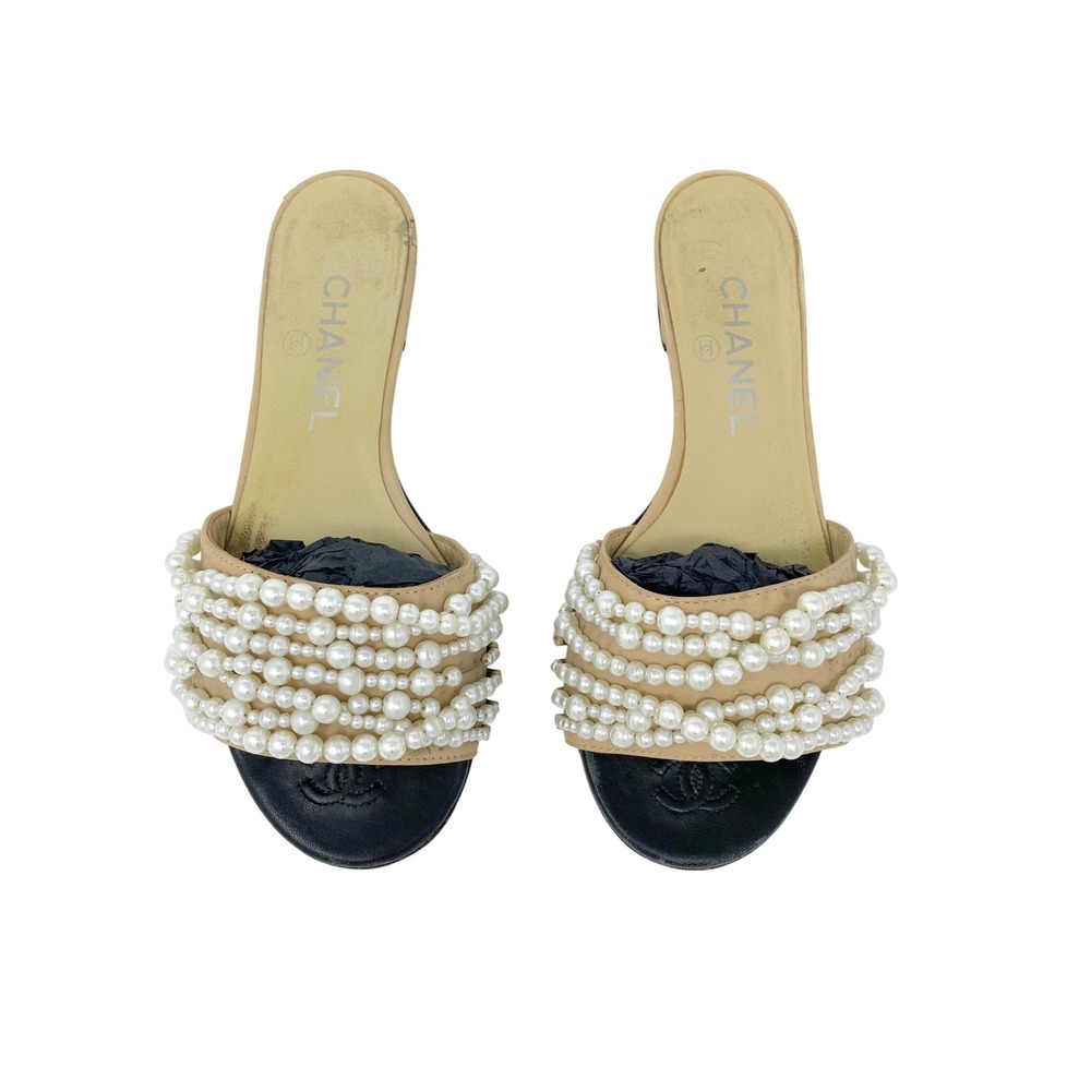 Chanel Slide Sandals with Pearl and CC logo details SZ 7